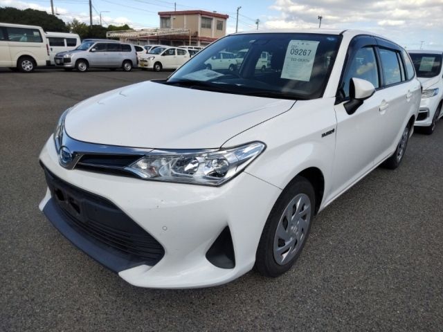 9267 Toyota Corolla fielder NKE165G 2018 г. (LUM Kobe Nyusatsu)